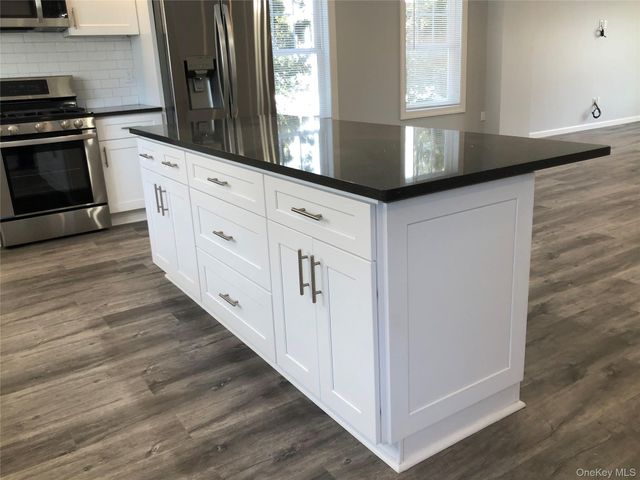 17B Dunes Lane Right, Port Washington, NY 11050