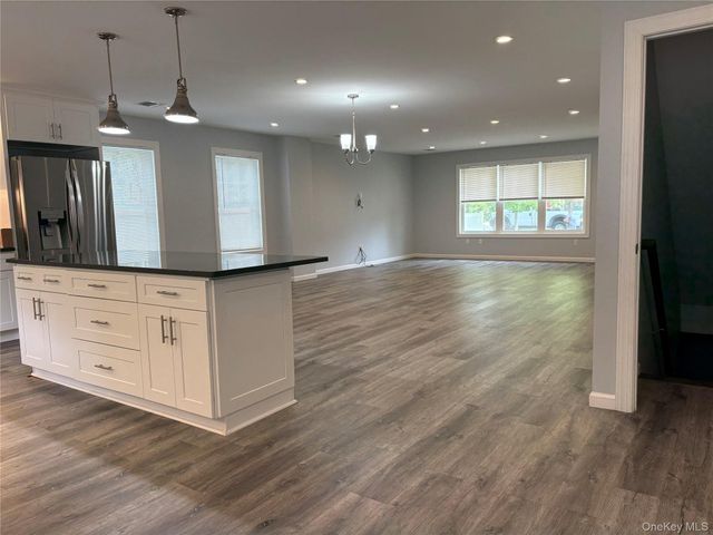 17B Dunes Lane Right, Port Washington, NY 11050
