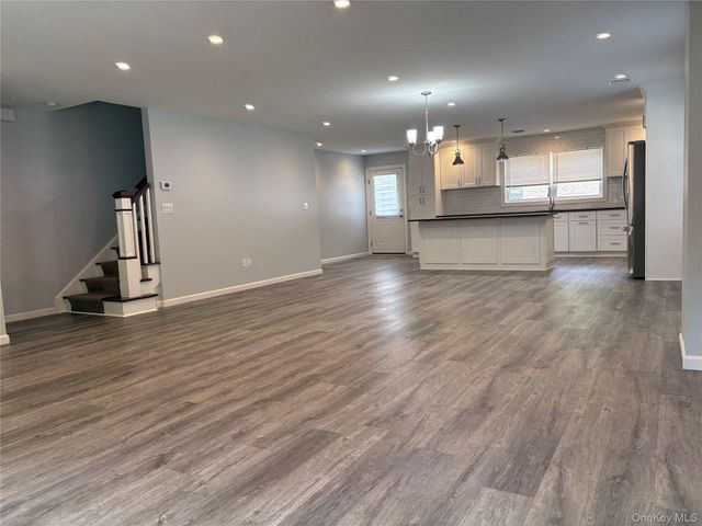 17B Dunes Lane Right, Port Washington, NY 11050