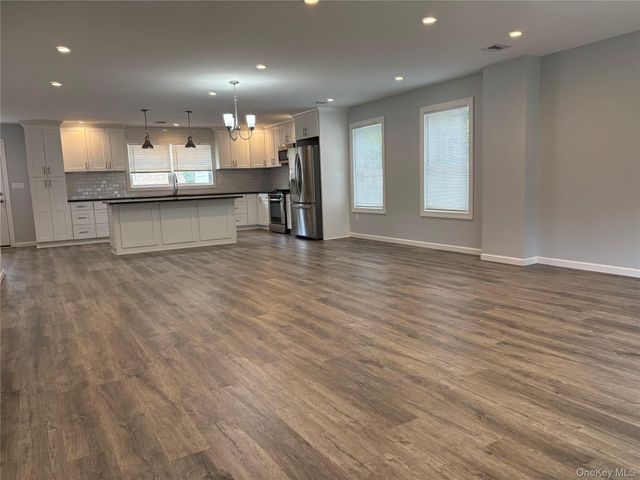 17B Dunes Lane Right, Port Washington, NY 11050