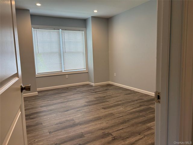 17B Dunes Lane Right, Port Washington, NY 11050