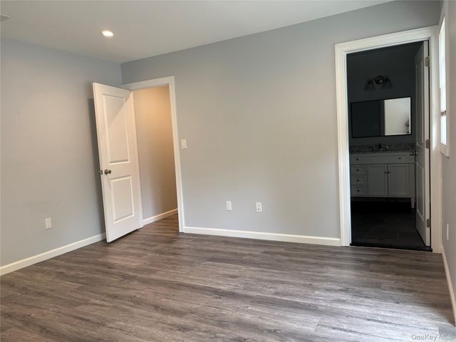 17B Dunes Lane Right, Port Washington, NY 11050
