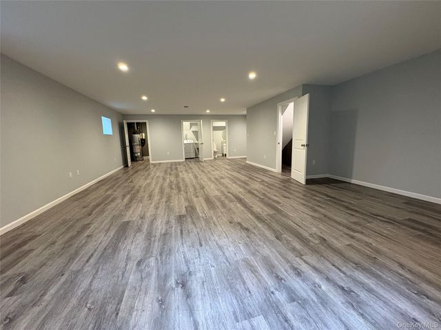 17B Dunes Lane Right, Port Washington, NY 11050