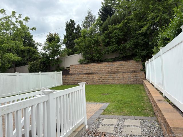17B Dunes Lane Right, Port Washington, NY 11050
