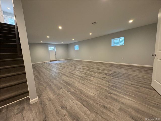 17B Dunes Lane Right, Port Washington, NY 11050