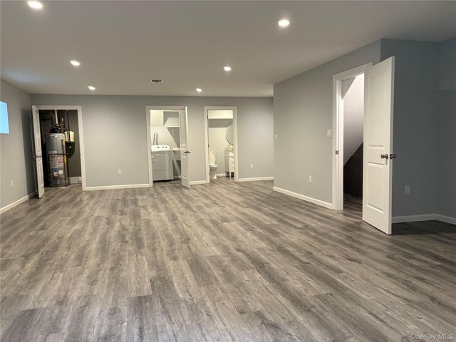 17B Dunes Lane Right, Port Washington, NY 11050