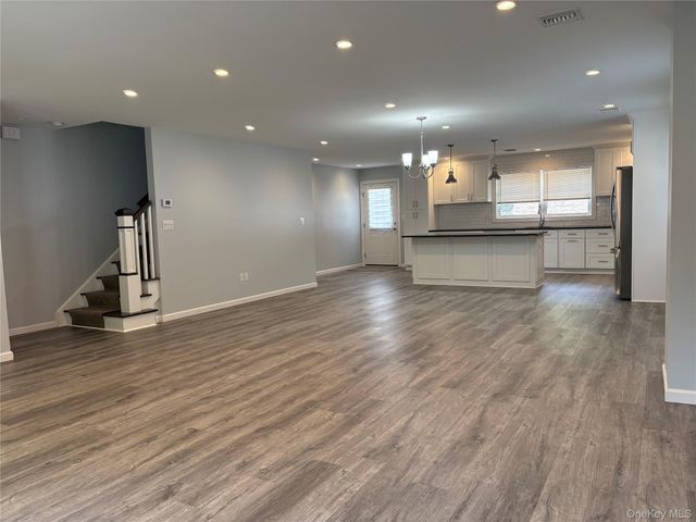 17B Dunes Lane Right, Port Washington, NY 11050