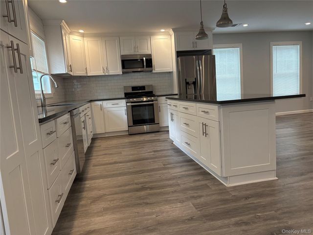 17B Dunes Lane Right, Port Washington, NY 11050