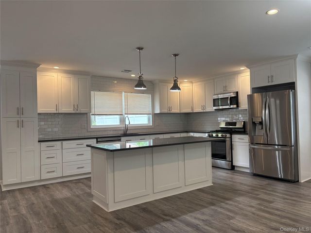 17B Dunes Lane Right, Port Washington, NY 11050