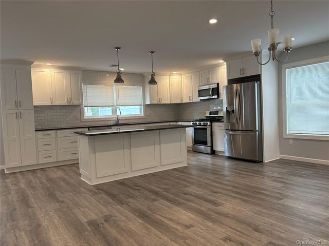 17B Dunes Lane Right, Port Washington, NY 11050