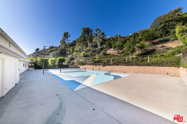 8900 Alto Cedro Drive, Beverly Hills, CA 90210