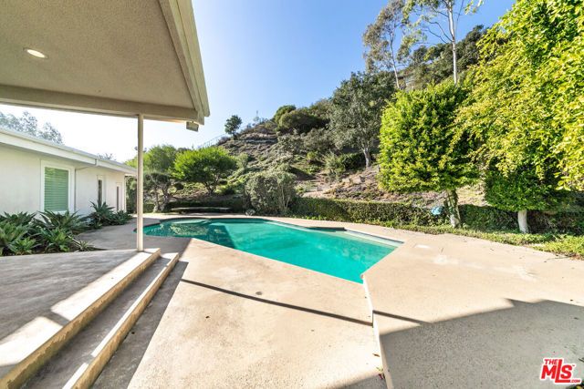 8900 Alto Cedro Drive, Beverly Hills, CA 90210