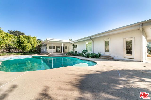 8900 Alto Cedro Drive, Beverly Hills, CA 90210
