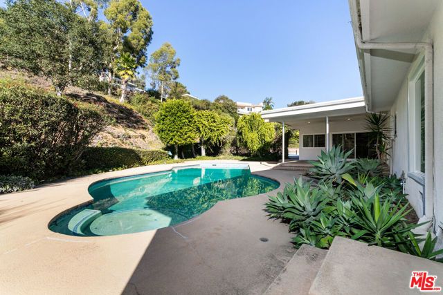 8900 Alto Cedro Drive, Beverly Hills, CA 90210