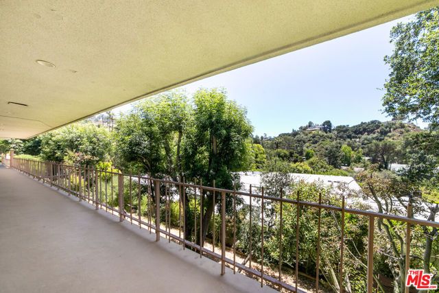 8900 Alto Cedro Drive, Beverly Hills, CA 90210