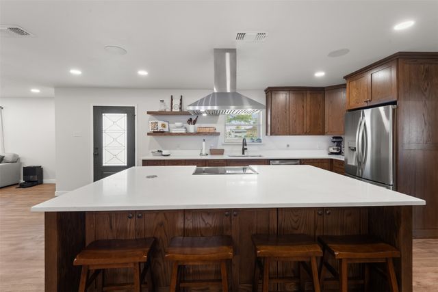911 Clearview Street, Krum, TX 76249