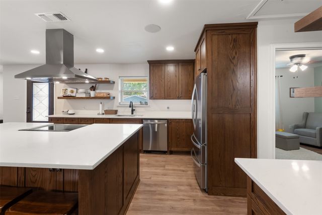 911 Clearview Street, Krum, TX 76249