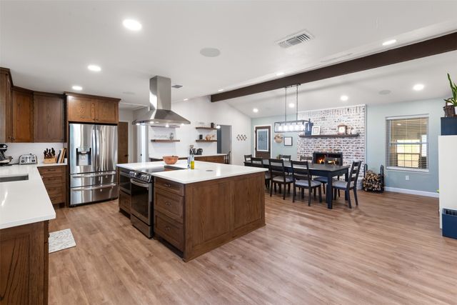 911 Clearview Street, Krum, TX 76249