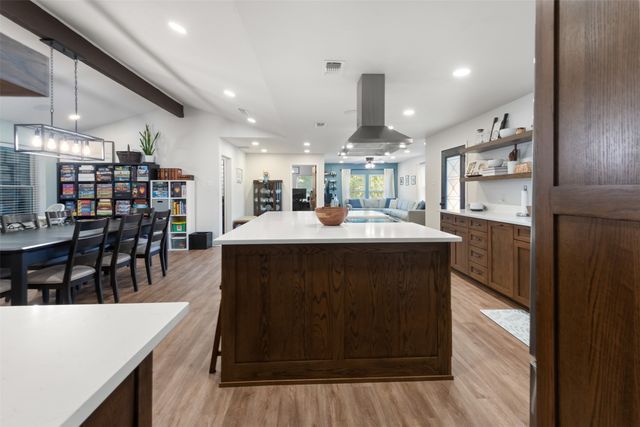 911 Clearview Street, Krum, TX 76249