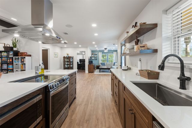 911 Clearview Street, Krum, TX 76249