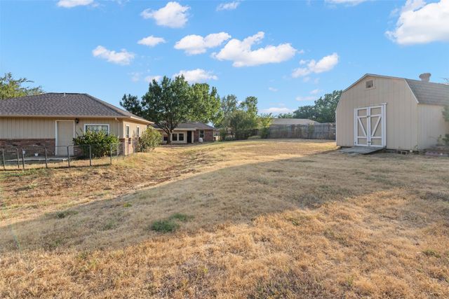 911 Clearview Street, Krum, TX 76249