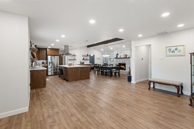 911 Clearview Street, Krum, TX 76249