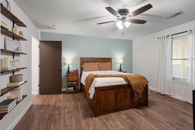 911 Clearview Street, Krum, TX 76249