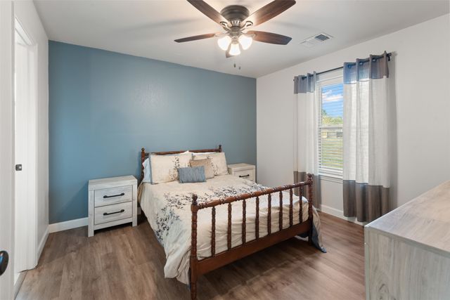 911 Clearview Street, Krum, TX 76249