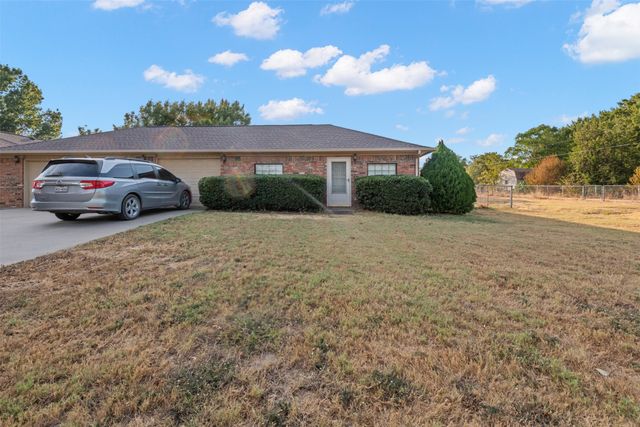 911 Clearview Street, Krum, TX 76249