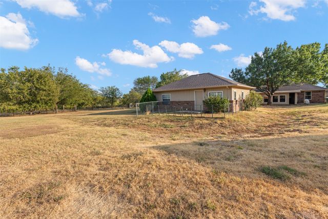 911 Clearview Street, Krum, TX 76249