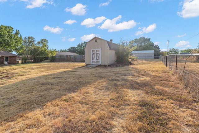 911 Clearview Street, Krum, TX 76249