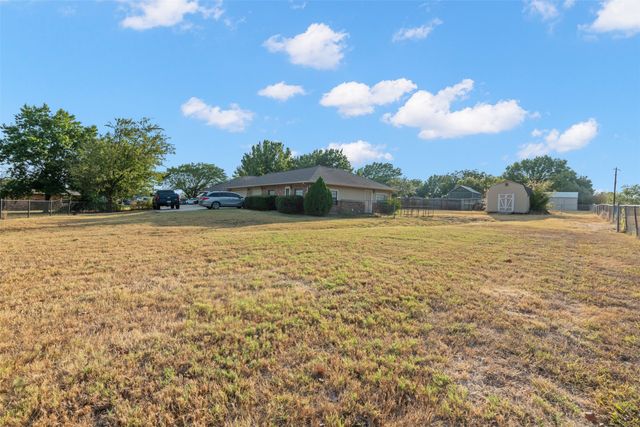 911 Clearview Street, Krum, TX 76249