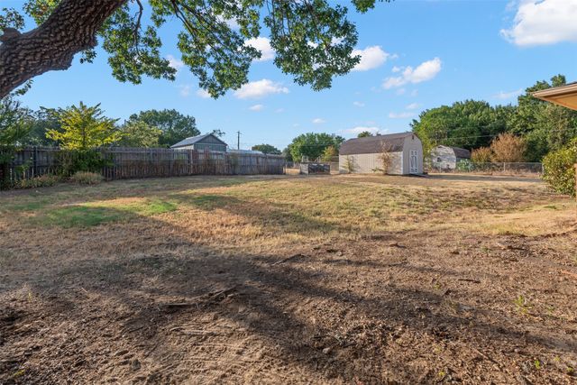911 Clearview Street, Krum, TX 76249