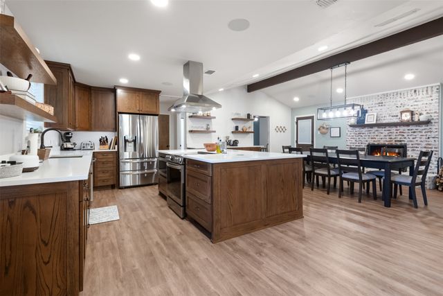 911 Clearview Street, Krum, TX 76249