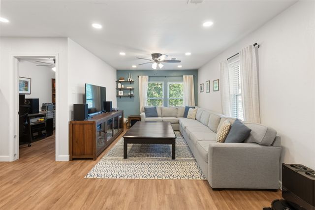 911 Clearview Street, Krum, TX 76249