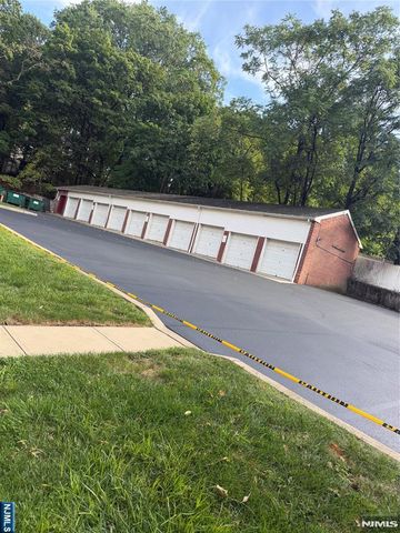 184 Hillside Avenue I2, Leonia, NJ 07605