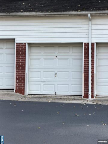 184 Hillside Avenue I2, Leonia, NJ 07605