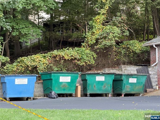 184 Hillside Avenue I2, Leonia, NJ 07605