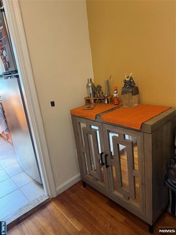 184 Hillside Avenue I2, Leonia, NJ 07605