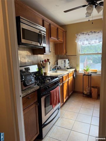 184 Hillside Avenue I2, Leonia, NJ 07605