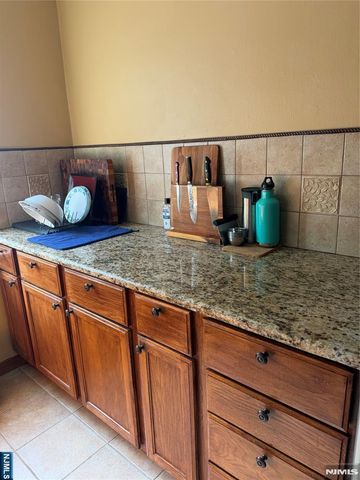 184 Hillside Avenue I2, Leonia, NJ 07605