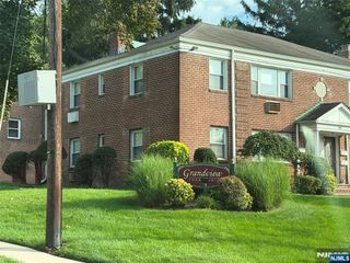 184 Hillside Avenue I2, Leonia, NJ 07605