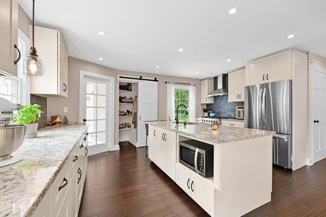 1005 Lone Tree ROAD, Elm Grove, WI 53122