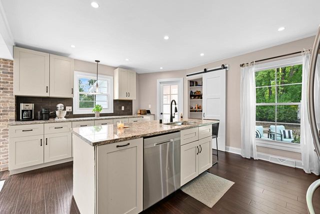 1005 Lone Tree ROAD, Elm Grove, WI 53122