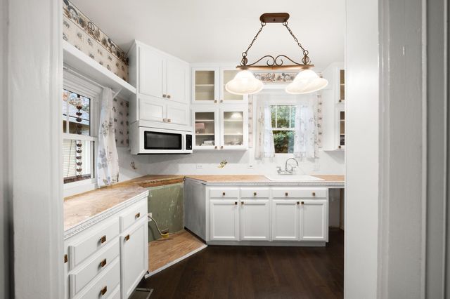 2570 41st St, Sacramento, CA 95817