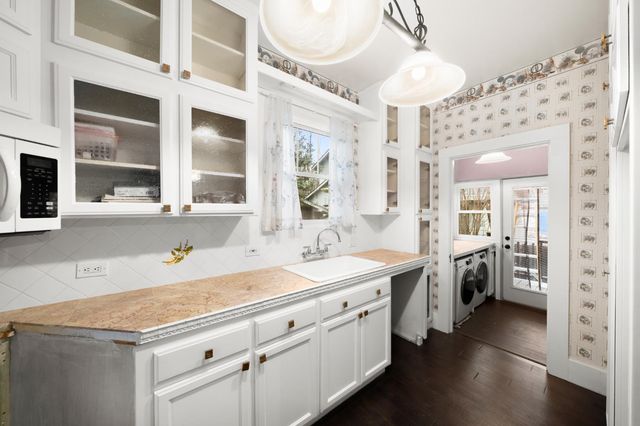 2570 41st St, Sacramento, CA 95817