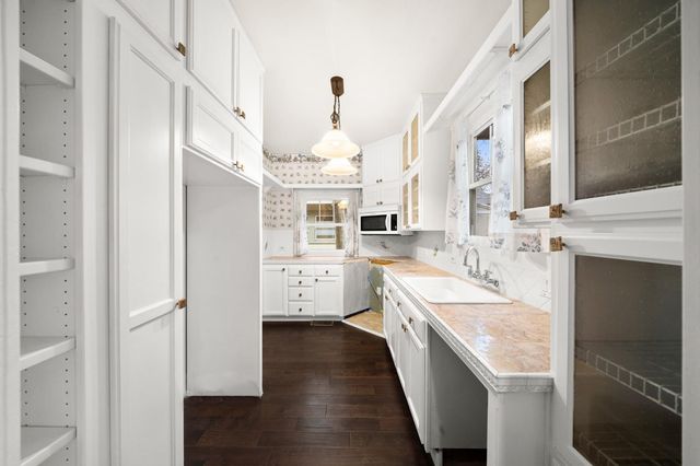 2570 41st St, Sacramento, CA 95817