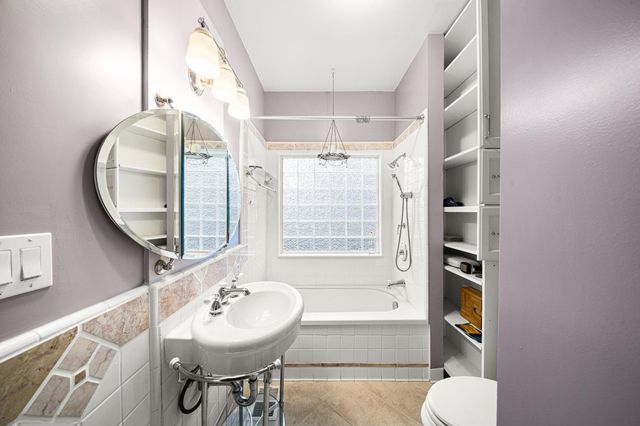 2570 41st St, Sacramento, CA 95817