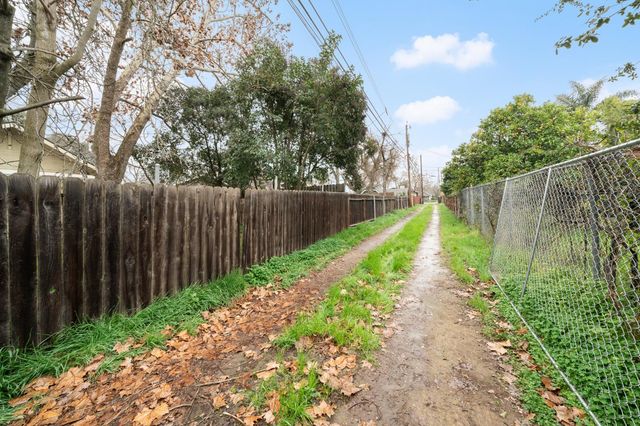 2570 41st St, Sacramento, CA 95817