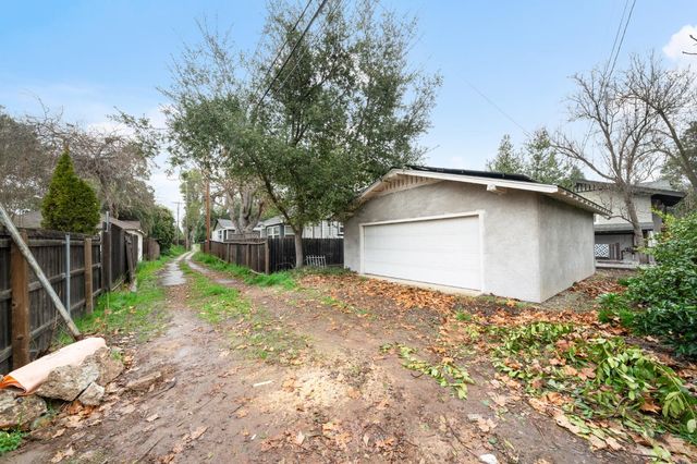 2570 41st St, Sacramento, CA 95817